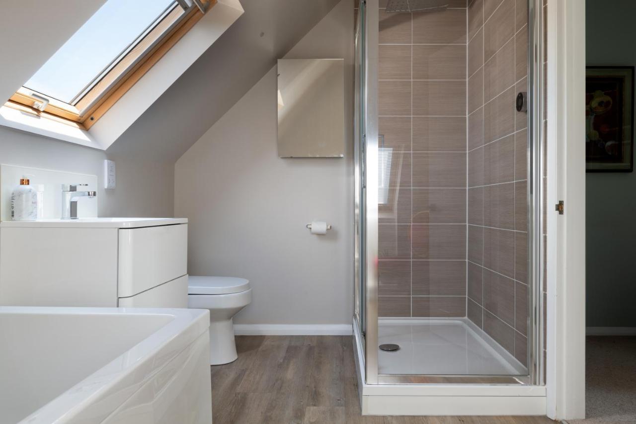 Heights Is A Spacious Modern Luxury With Stunning Views *